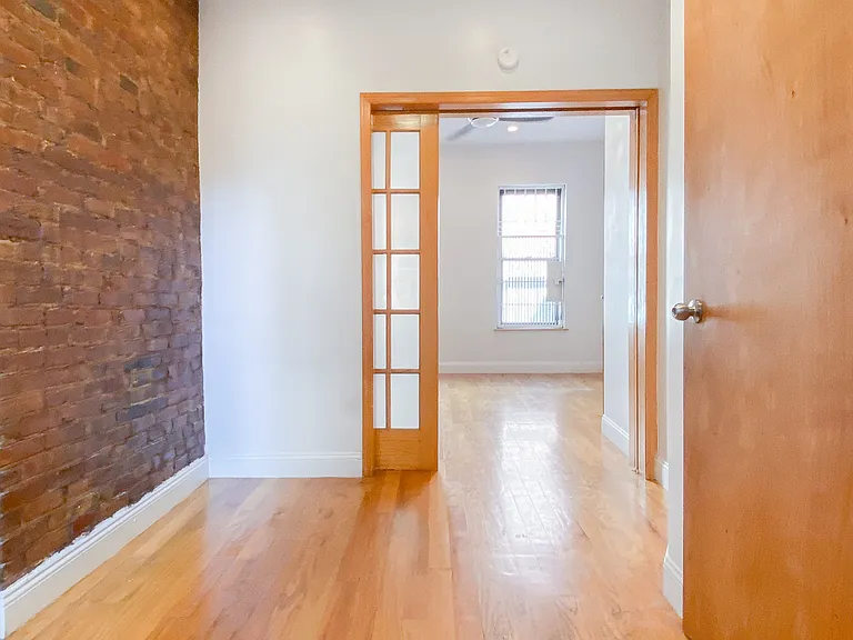 213 E 10th St #20 — Photo 4
