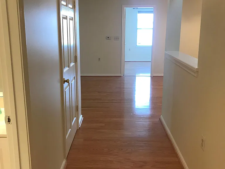 10018 Vanderbilt Cir #4 — Photo 4