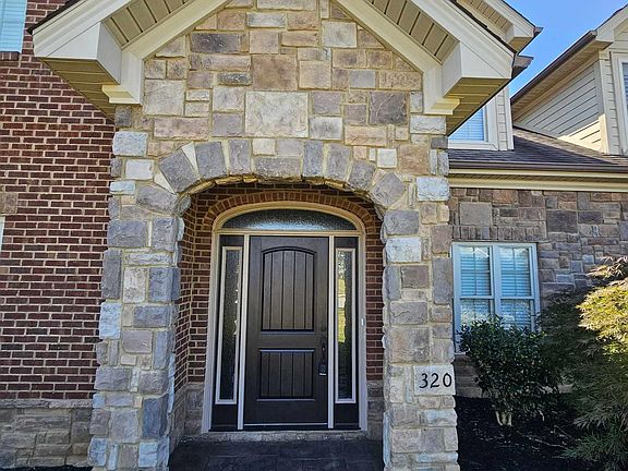 4th image of 320 Lochmere Greene Dr
