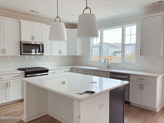 2nd image of 2711 Longleaf Pine Circle