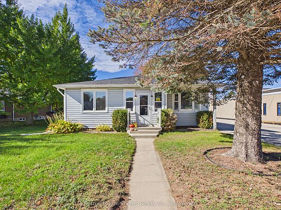 3rd image of 366 Goderich St