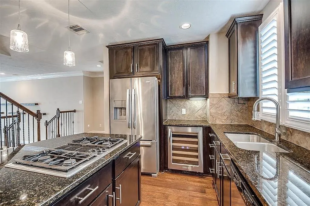 3 bed, 3.5 bath, 2108 sqft, $3,100 — Photo 3