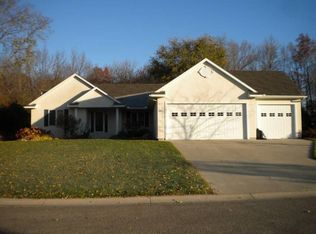 721 Cascade Dr, Chaska, MN 55318