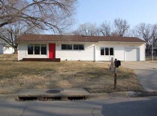 2132 SW Tara Ave, Topeka, KS 66611