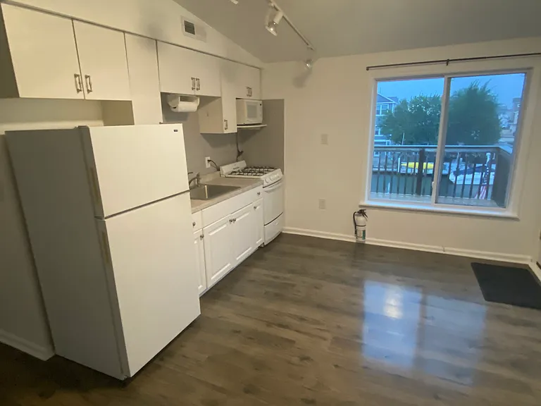 32 Mark Dr #B — Photo 2