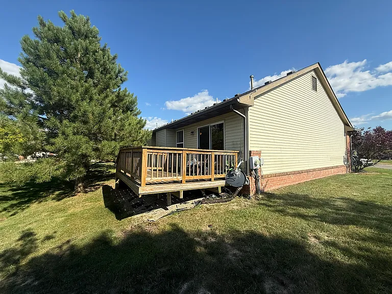 1788 Wexford Dr — Photo 3