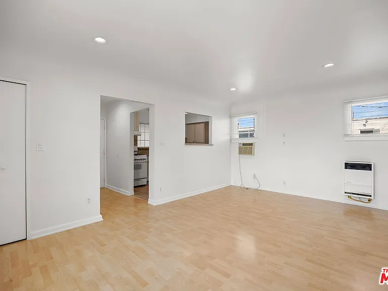 435 1/2 W Elk Ave #435 — Photo 11