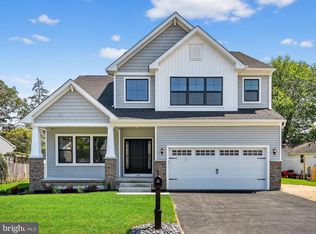 4 Sandcastle Dr, Ocean View, NJ 08230
