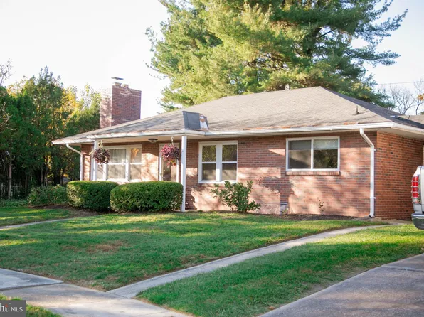 409 Clinton Rd, Harrisburg, PA 17109