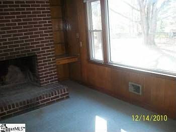 4th image of 110 Fairlane Dr