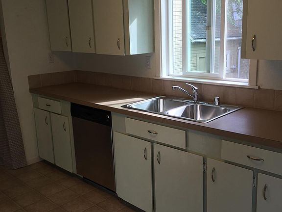 Full kitchen, beautiful window over sink
