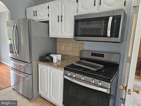 3rd image of 17404 Hughes Rd