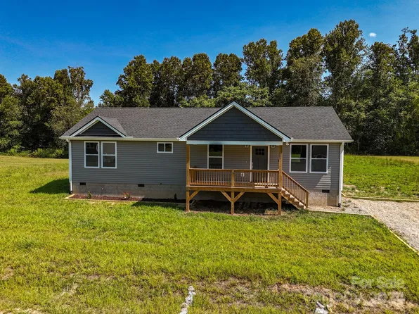 205 Tuttle Rd, Hendersonville, NC 28792