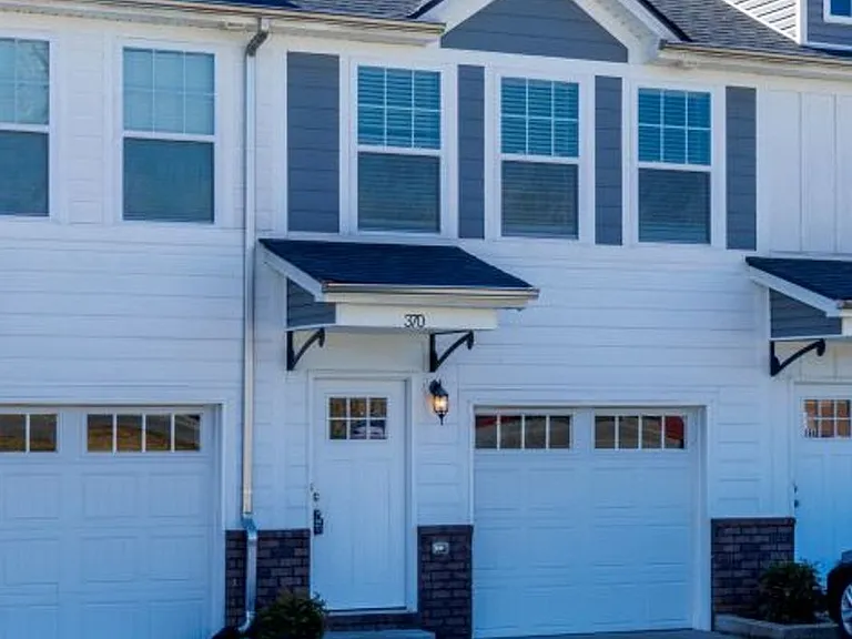 Landrum Place — Photo 2