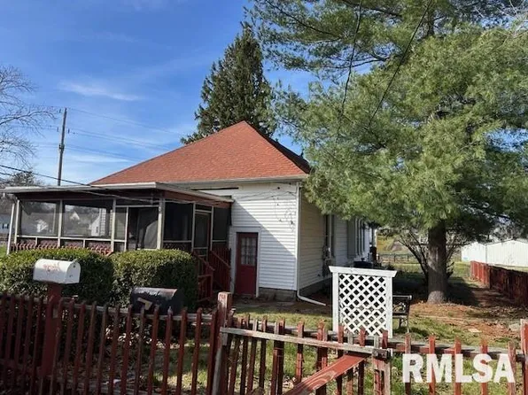 1120 E Park St, Taylorville, IL 62568