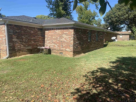 2nd image of 306 Pinewood Ave