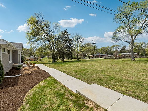 4th image of 207 Donna Dr
