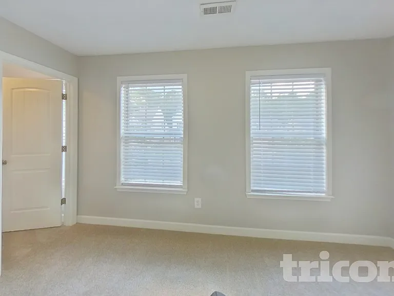 213 Dellwood Dr — Photo 9