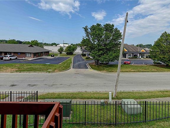 4th image of 418 NW Wimbleton Ct E