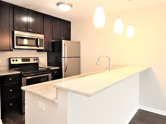 3rd image of 1720 N Halsted St APT 101