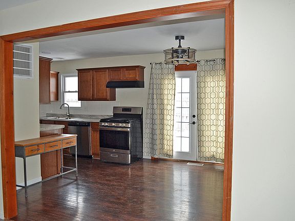 3rd image of 740 Imperial Rd