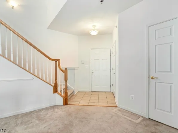 4 Steele Pl #411L, Hillsborough Twp., NJ 08844