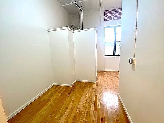 5th image of 95 Dobbin St #226B