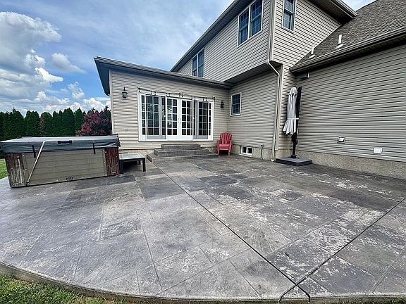 4th image of 126 Meadowland Dr
