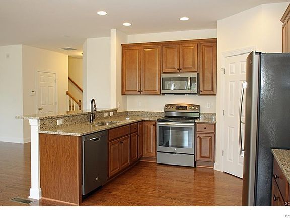 3rd image of 20684 Woodlake Cir