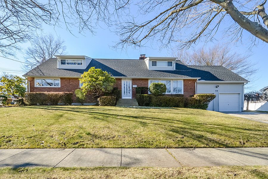 1st image of 118 Thornwood