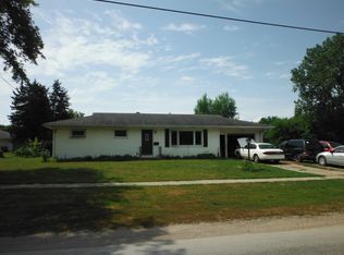 132 W 4th St, Cambridge, IA 50046