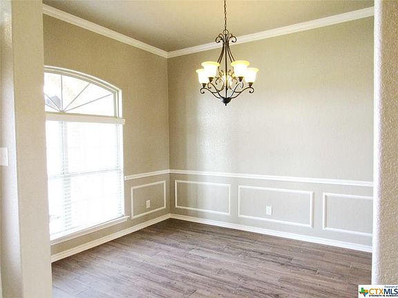 4th image of 2039 Chinquapin Ln