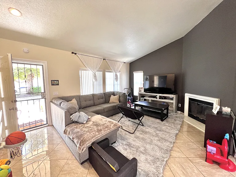 23232 Trillium Dr — Photo 4