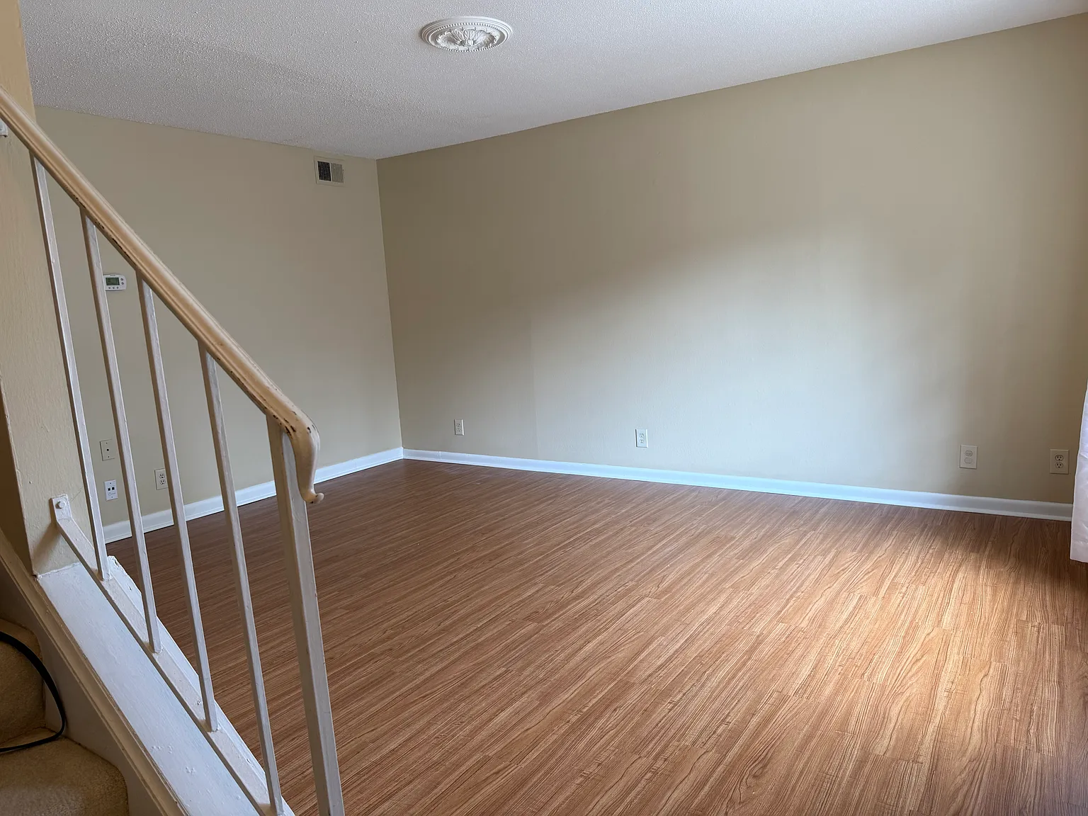 2 bed, 1.5 bath, 1100 sqft, $1,120 — Photo 3