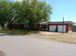 1406 4th St, Agua Dulce, TX 78330