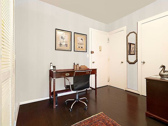 5th image of 166 E 63rd St APT 10D