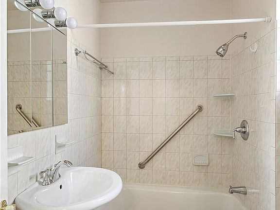 5th image of 44-15 43rd Ave #6A