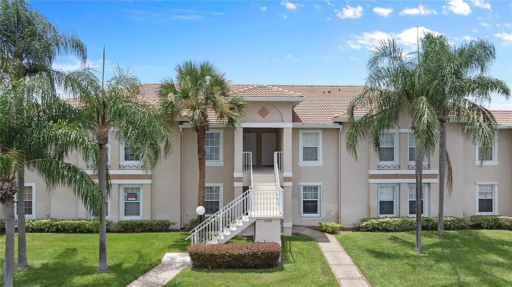3 bed, 2.0 bath, 1013 sqft, $1,750 — Photo 1