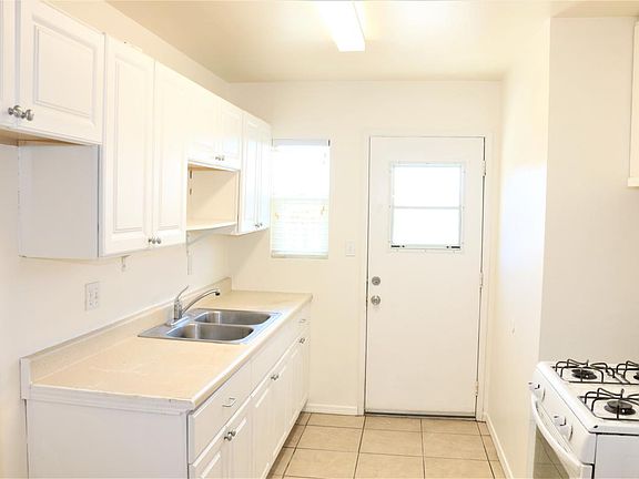 2nd image of 1523 San Mateo St