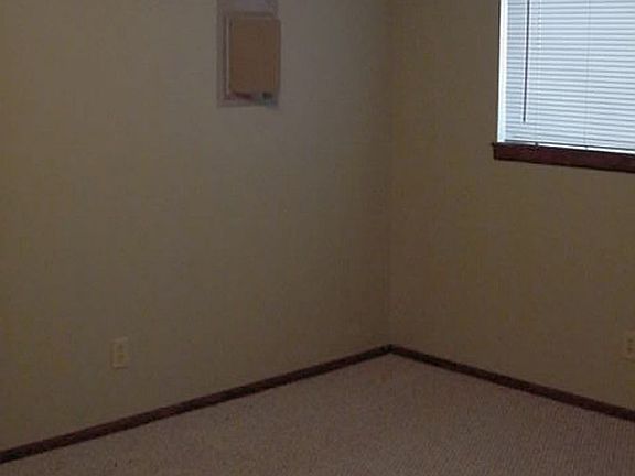 4th image of 1701 Warren Ave #2
