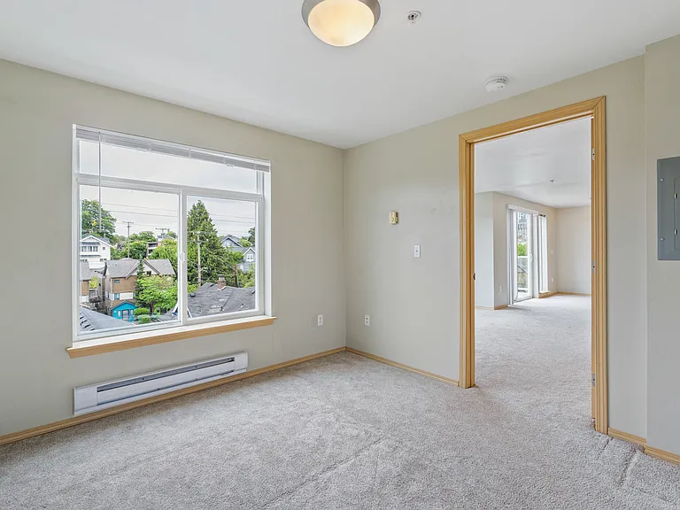 5200 Roosevelt Way NE #403 — Photo 15