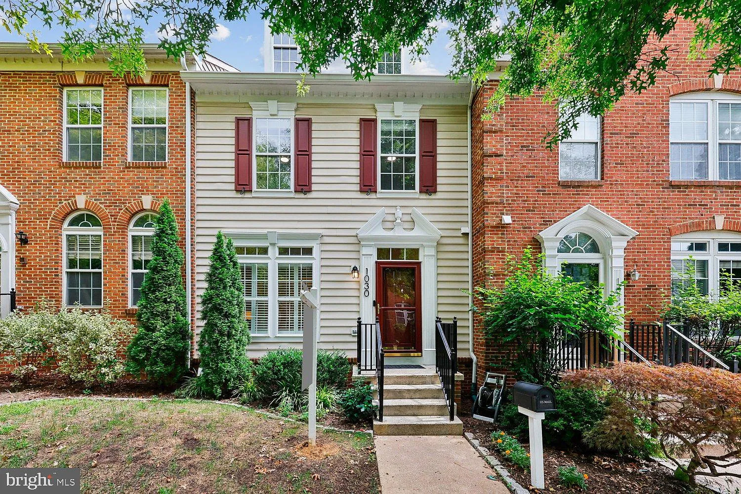 3 bed, 4.0 bath, 2618 sqft, $4,100 — Photo 1