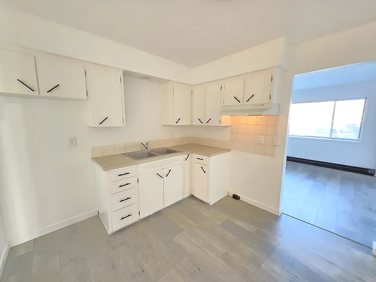 2815 E 6th St #1A — Photo 12
