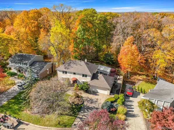 41804 Waterfall Rd, Northville, MI 48168