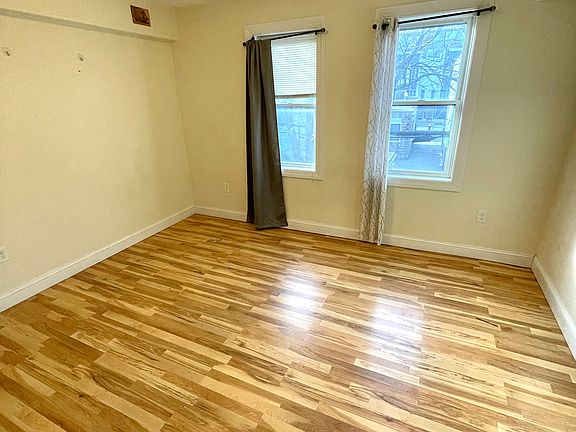 2nd image of 72 London St #2R