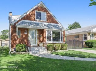 8134 N Elmore St, Niles, IL 60714