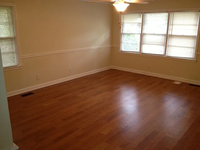 801 W Knox St — Photo 4