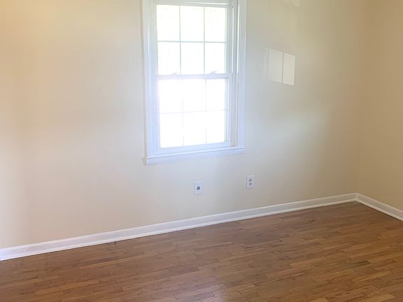 5th image of 809 Landers St #B