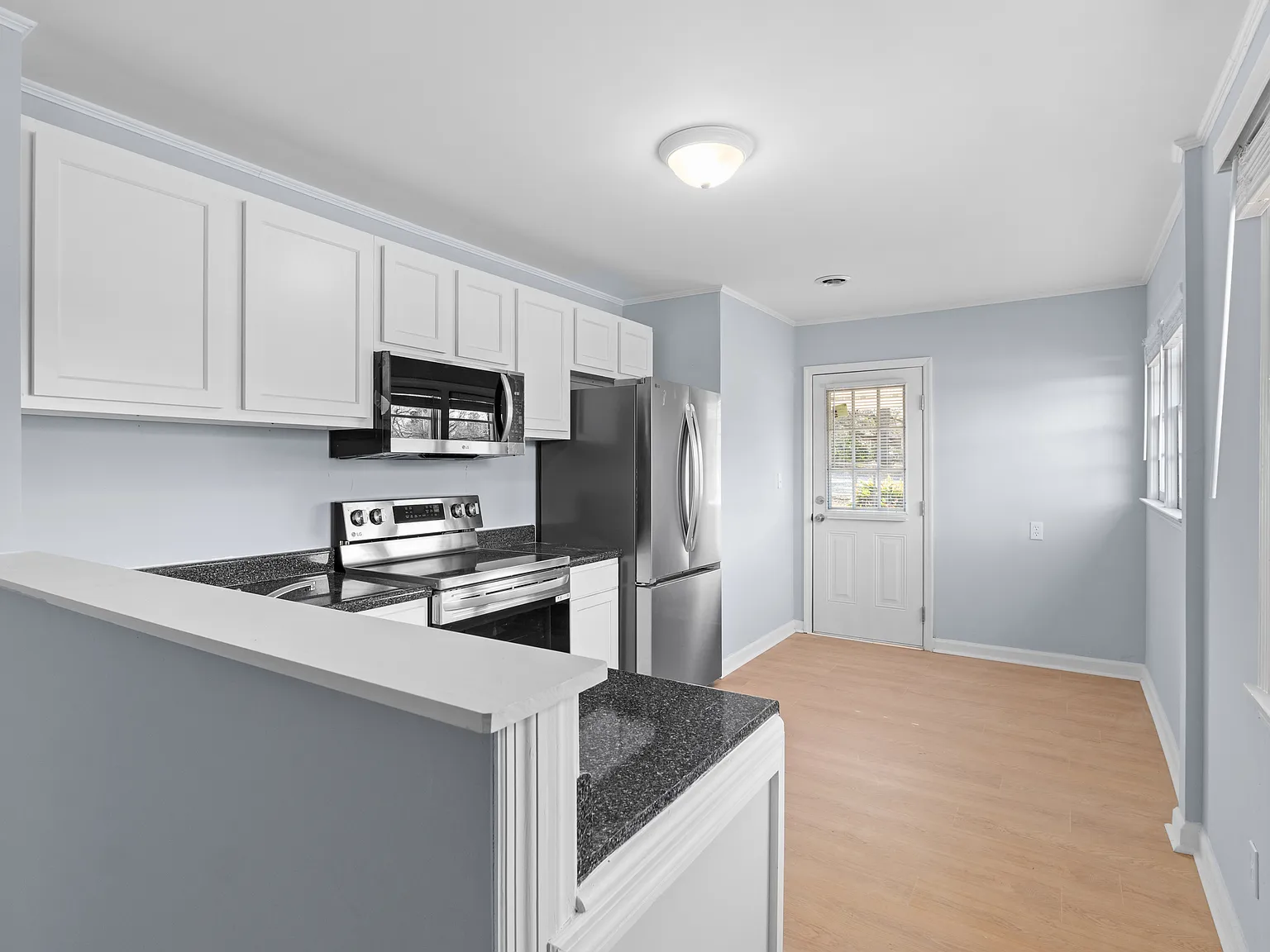 4 bed, 1802 sqft, $1,995 — Photo 3