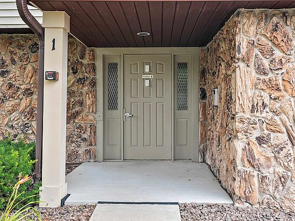 2nd image of 1820 Ridgeway Dr Unit 12B